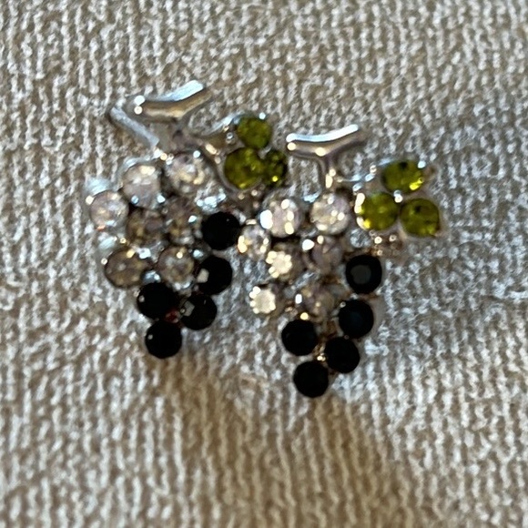 NWOT | Cluster of grapes stud earrings - Picture 6 of 9